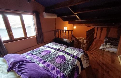 Santa Maria de la Alameda Ski Chalet | Pet-Friendly Retreat at La Casita Violeta - Rated 8.1/10