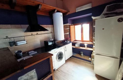 Santa Maria de la Alameda Ski Chalet | Pet-Friendly Retreat at La Casita Violeta - Rated 8.1/10