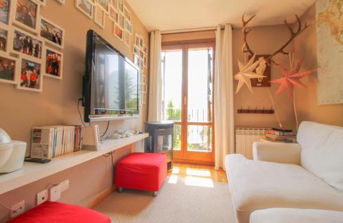 Tramacastilla de Tena Apartment | Discover La Casita del Pirineo: Family-Friendly Retreat