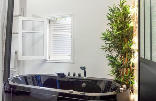 Almeria Centro House | Top-Rated La Casita de Mar with Relaxing Hot Tub