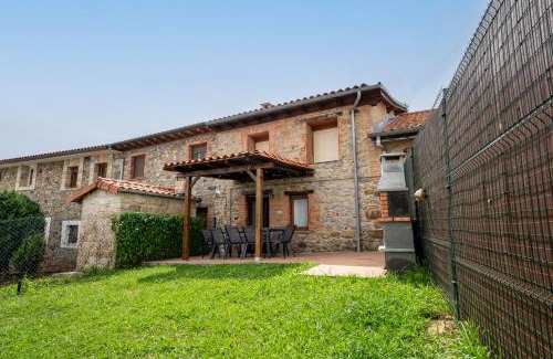 Oruna House | Experience Comfort at La Casita de Oruña: Family & Pet-Friendly