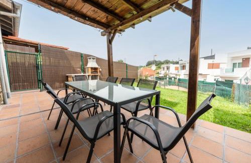 Oruna House | Experience Comfort at La Casita de Oruña: Family & Pet-Friendly