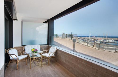 Telde Apartment | Oceanfront La Casita del Muelle - 4-Star Family Retreat