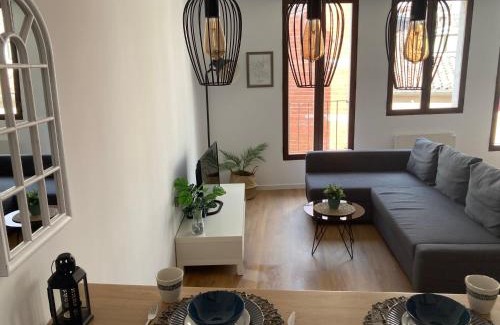 Old Town Apartment | Riverside Retreat: La Casita del Río with Family-Friendly Touches