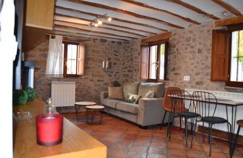 Ezcaray House | Family-Friendly Stay at La Casita Del Rincón Del Vino