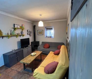 Ardales House | Pet-Friendly La Casita: Highly Rated Comfort Awaits