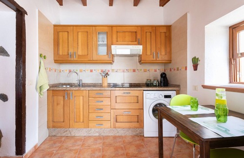 Santa Cruz de Tenerife Ski Chalet | Ocean View Retreat: La Casita de la Playa with Jacuzzi