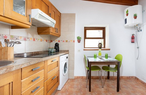 Santa Cruz de Tenerife Ski Chalet | Ocean View Retreat: La Casita de la Playa with Jacuzzi