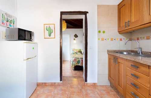 Santa Cruz de Tenerife Ski Chalet | Ocean View Retreat: La Casita de la Playa with Jacuzzi