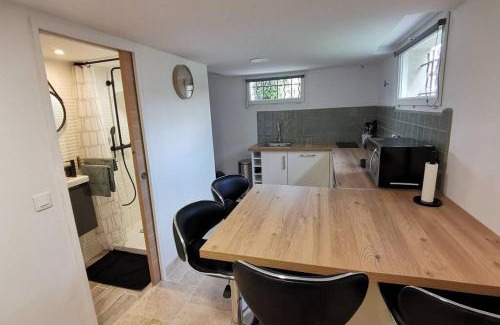 Saint-Etienne-du-Gres Apartment | Inviting La Casita: Family-Friendly Getaway with High Ratings