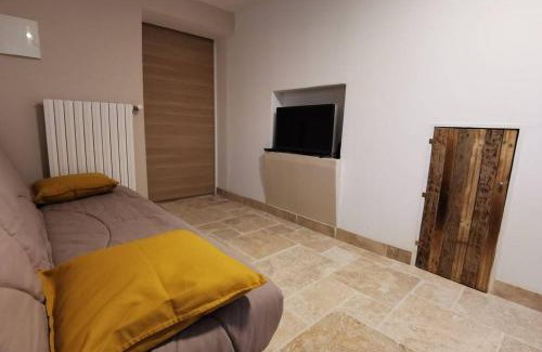 Saint-Etienne-du-Gres Apartment | Inviting La Casita: Family-Friendly Getaway with High Ratings