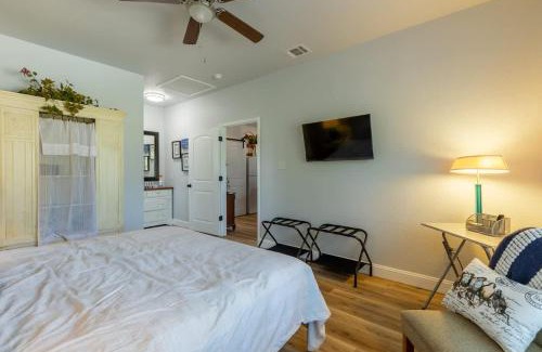 Fredericksburg House | Cozy La Casita: Hot Tub & Firepit Near Fred's Fun Zone