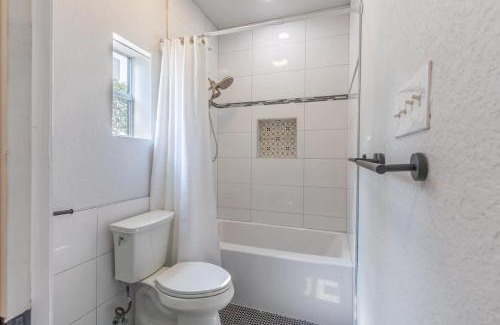 Fredericksburg House | Cozy La Casita: Hot Tub & Firepit Near Fred's Fun Zone