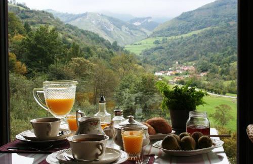 Santianes de Ola House | Family-Friendly Retreat at La Casona de Con - Guest Rated 9.6