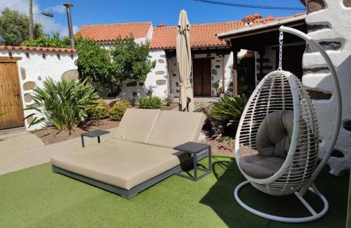 La Solana House | Exceptional La Casona Del Almendro: Pet-Friendly Oceanfront Haven