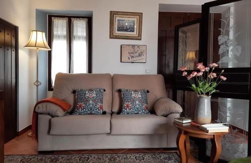 Aguilar de la Frontera House | Family-Friendly Retreat at La Cata with 9.4/10 Rating