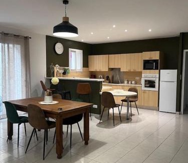Peyriac-de-Mer Apartment | Discover La cave à Papé: A 4-Star Family Haven