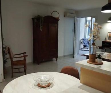 Peyriac-de-Mer Apartment | Discover La cave à Papé: A 4-Star Family Haven