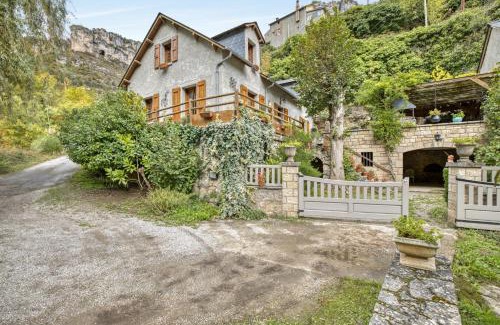 Saint-Pierre-des-Tripiers Villa | Experience La Caze: Oceanfront Luxury with Private Pool
