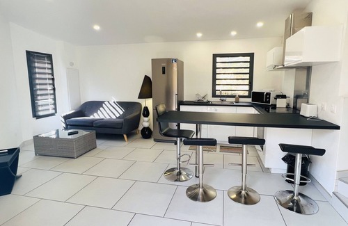 La Possession Villa | Relax at La Caze Shady: Pool & Ocean View Near Saint Gilles