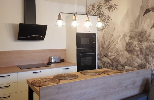 Plage d'Argeles Apartment | La Cellie: Oceanfront Retreat with Spa & Hot Tub Bliss