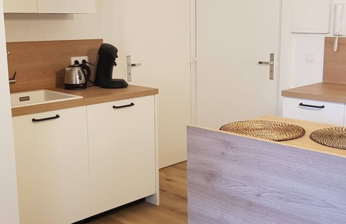 Plage d'Argeles Apartment | La Cellie: Oceanfront Retreat with Spa & Hot Tub Bliss