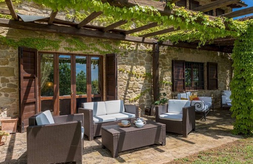 Gualdo Cattaneo Villa | Family-Friendly La Cerqua 8 in Gualdo Cattaneo