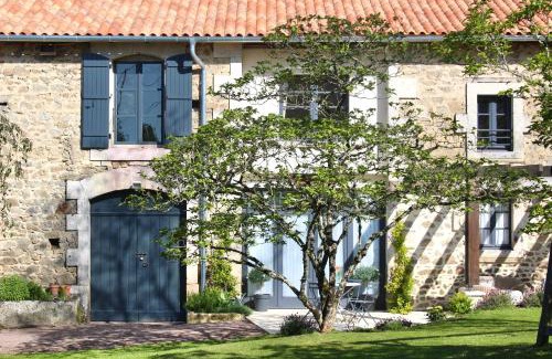 Piegut-Pluviers Villa | Oceanfront Retreat at La Châtaigne – Guest Rated 9.9/10