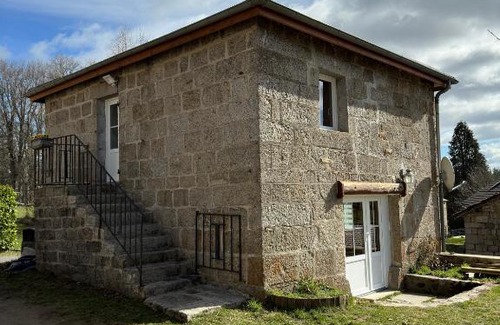 Mazet-Saint-Voy House | Pet-Friendly Escape at La Ch'tiote Meizou - Rated 9.5/10