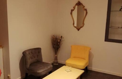 Tournus Apartment | Discover La chambre de Zé: Guest Rated 9/10 Experience