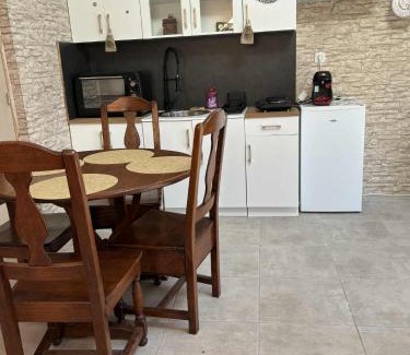 Perouges Apartment | Discover La chambre des secrets Perougien - Family-Friendly Stay