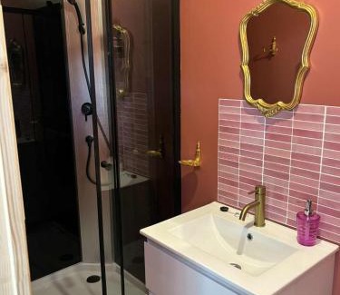 Perouges Apartment | Discover La chambre des secrets Perougien - Family-Friendly Stay