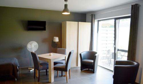 Foy-Notre-Dame Apartment | Discover La Chambre Du Pèlerin: Pet-Friendly Retreat