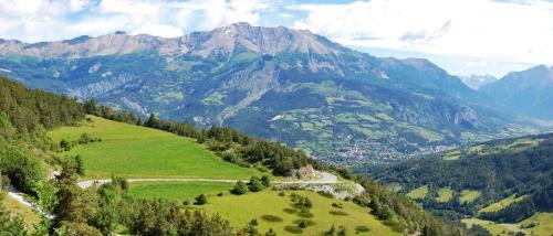 Pra Loup House | Enchanting La Charlisa: Family-Friendly Retreat with High Ratings