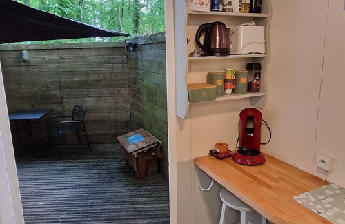 Ruminghem Cabin | Pet-Friendly Retreat at La Charmette with Vibrant Amenities