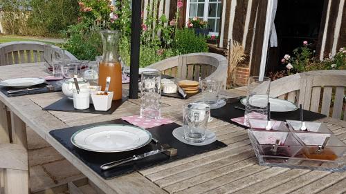 Bacqueville-en-Caux Bed & Breakfast | Oceanfront Escape at La Charretterie - Rated 9.1/10!