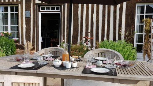 Bacqueville-en-Caux Bed & Breakfast | Oceanfront Escape at La Charretterie - Rated 9.1/10!