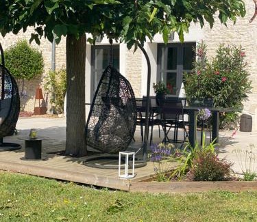 Aigrefeuille-d'Aunis Bed & Breakfast | Experience La Chaumeauniere: Family-Friendly with Pool