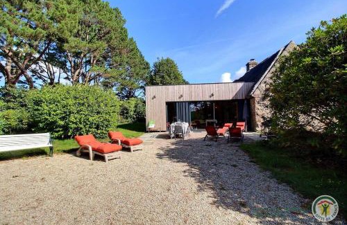 Pleumeur-Bodou House | Relax at La Chaumière: Pet-Friendly Oceanfront Retreat