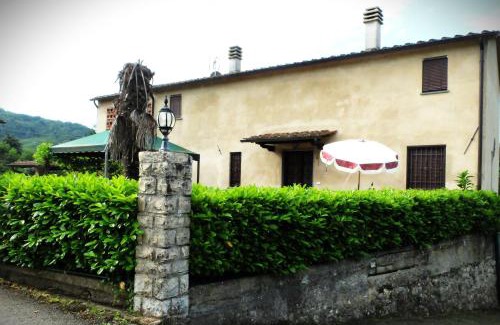 Camaiore House | Pet-Friendly Retreat with 9/10 Guest Rating at La Cheta