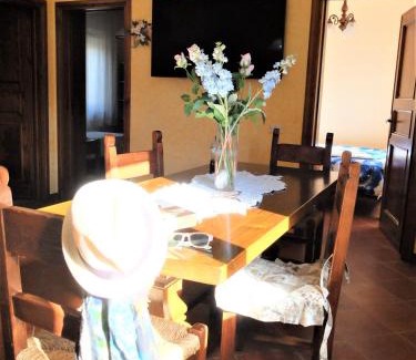 Camaiore House | Pet-Friendly Retreat with 9/10 Guest Rating at La Cheta