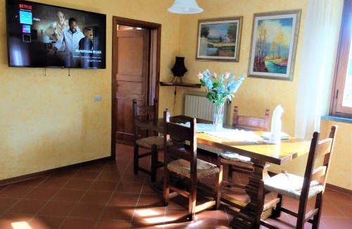 Camaiore House | Pet-Friendly Retreat with 9/10 Guest Rating at La Cheta