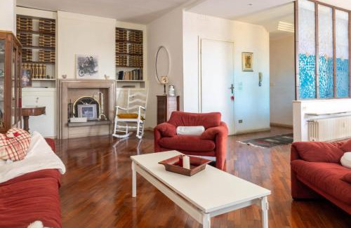 Desenzano del Garda Apartment | Indulge in La Chicca sui Tetti: 4-Star Family Retreat