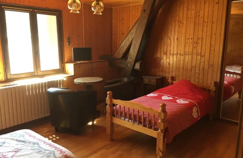 Gresse-en-Vercors Bed & Breakfast | Discover La Chicholiere: Pet-Friendly Retreat with Dining