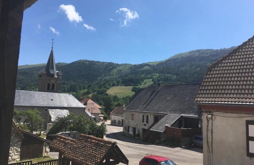 Gresse-en-Vercors Bed & Breakfast | Discover La Chicholiere: Pet-Friendly Retreat with Dining