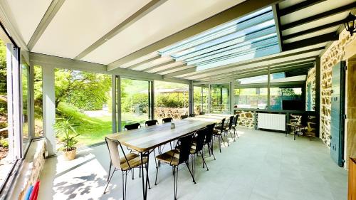 Vaux-en-Beaujolais House | Family Getaway at La Chouette Etoilée with Ocean Views