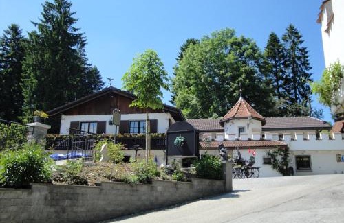 Renan Hotel | Discover la Cibourg: Family-Friendly Retreat with Ocean Views