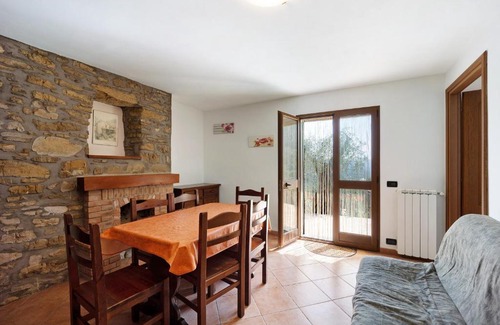 Rossi Apartment | Discover La Cicala 5: Pet-Friendly Retreat with Pool & Hot Tub