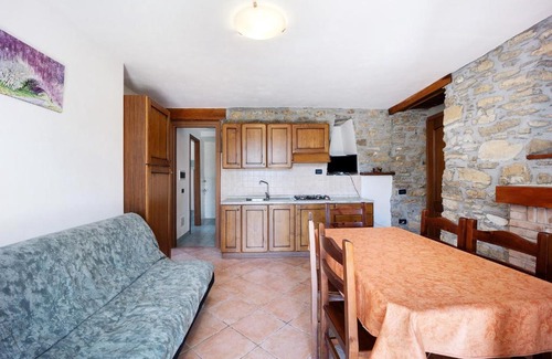 Rossi Apartment | Discover La Cicala 5: Pet-Friendly Retreat with Pool & Hot Tub