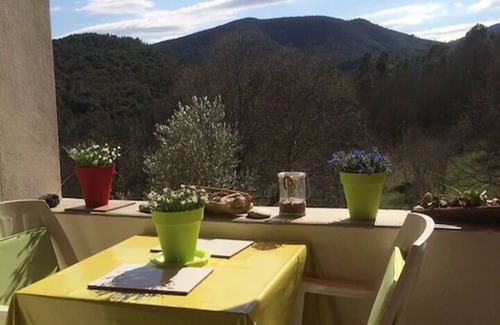 Molieres-sur-Ceze Apartment | La Cigale: Scenic Nature Park Retreat with Pool & Ocean View